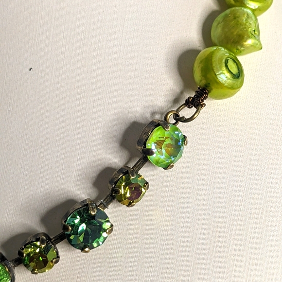 Green Apple Peridot Swarovski Crystal & Green Freshwater Baroque Brass Necklace - Picture 4 of 8